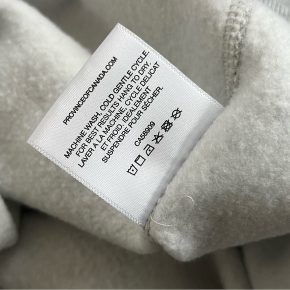 PROVINCE OF CANADA: HAND SCRIPT SWEATER - Picture 11 of 11